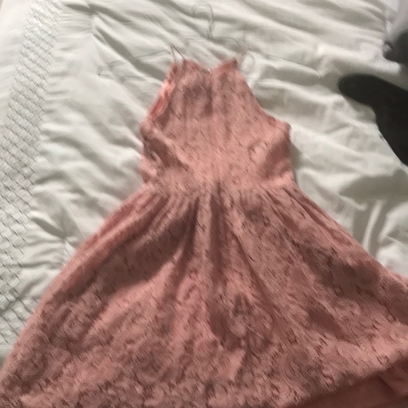 Pink lace dress - Picture 2 of 3